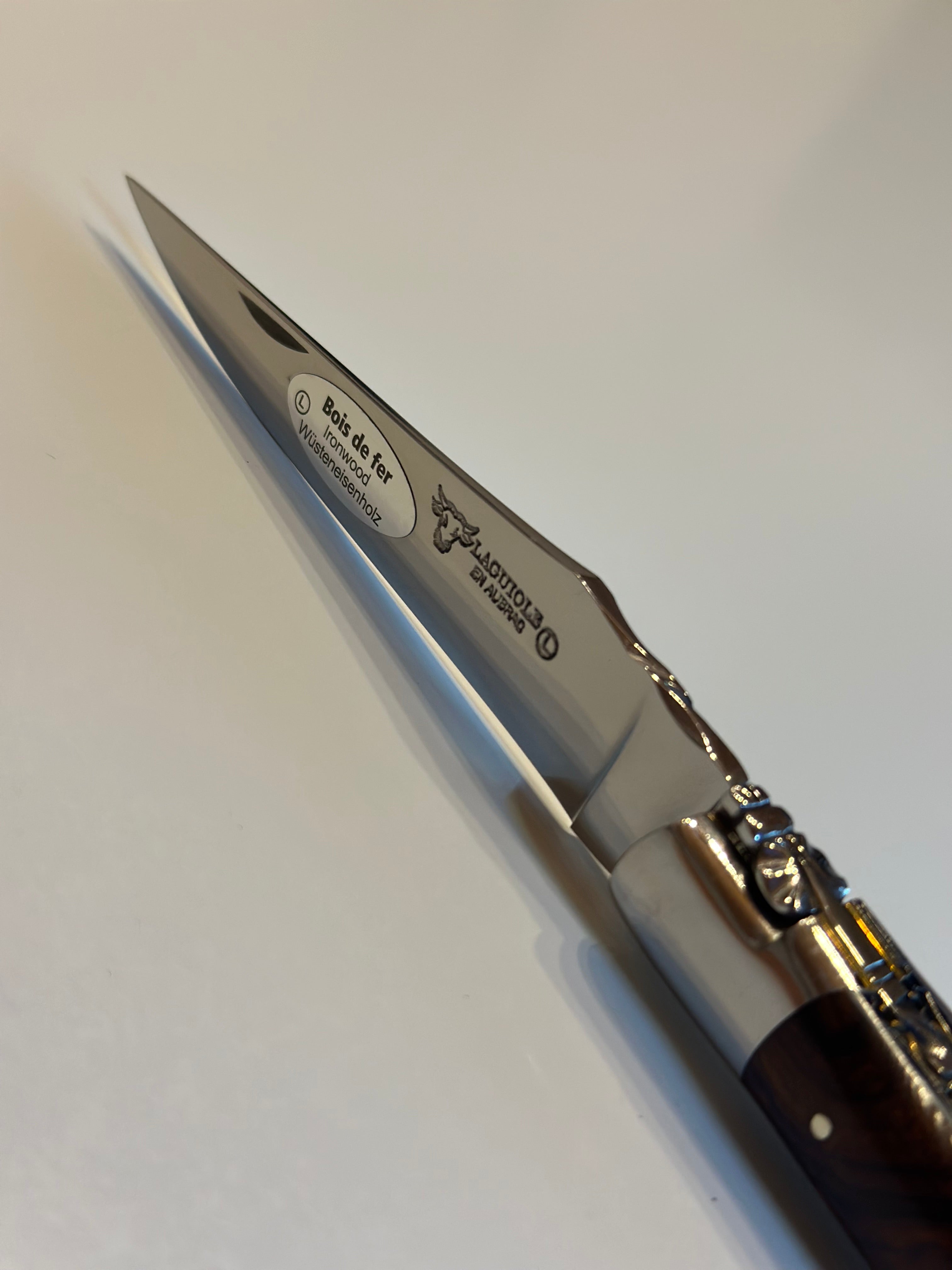 LAGUIOLE en Aubrac Wüsteneisenholz