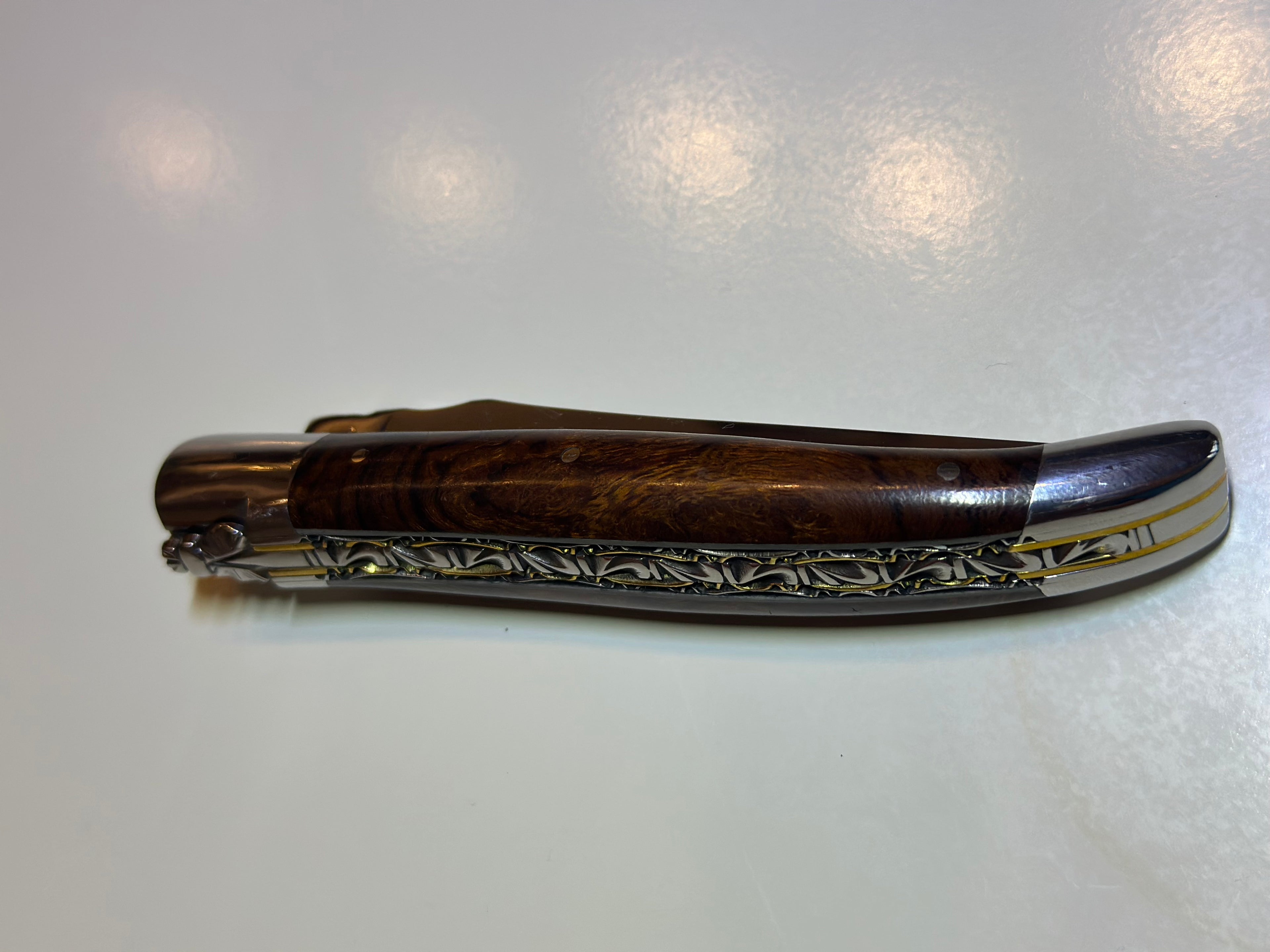 LAGUIOLE en Aubrac Wüsteneisenholz